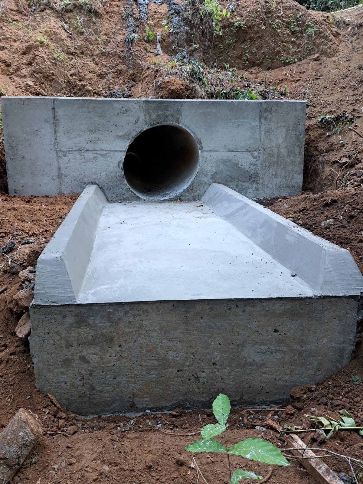 Early excavation work during bridge construction, Nosara